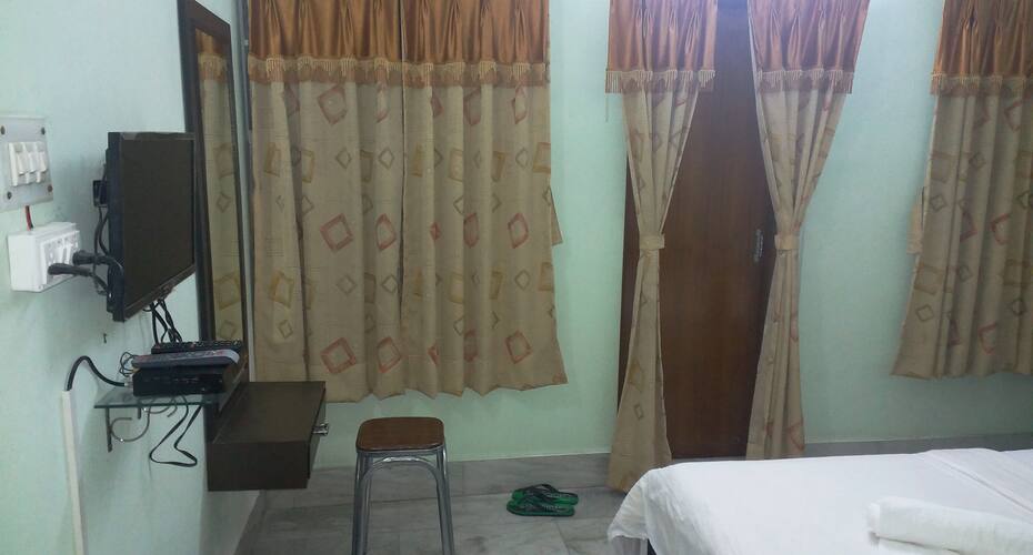Warmth Hospitality Guest House, Kolkata 5